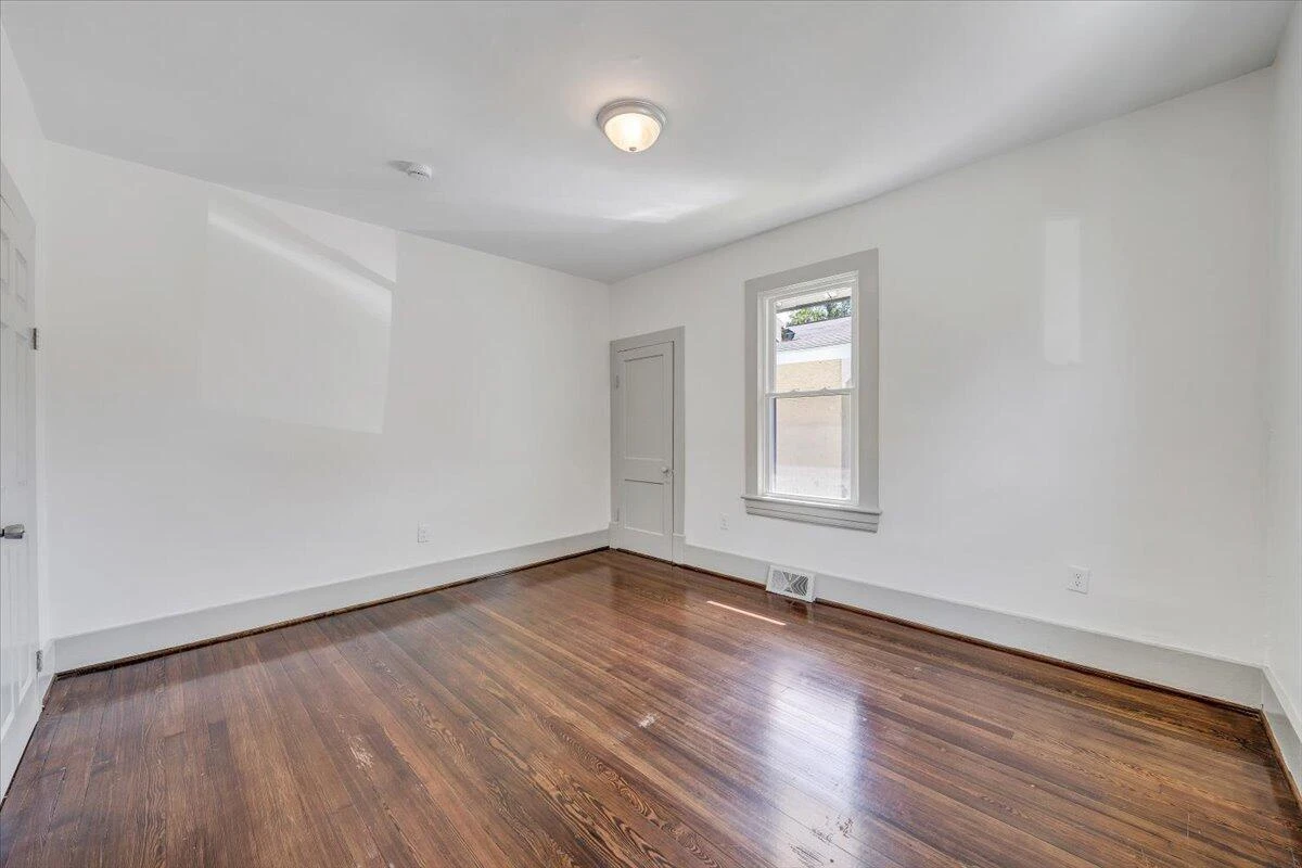 2429 Massachusetts AVE NW - Photo 10