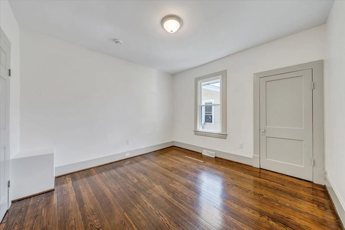 2429 Massachusetts AVE NW - Photo 11