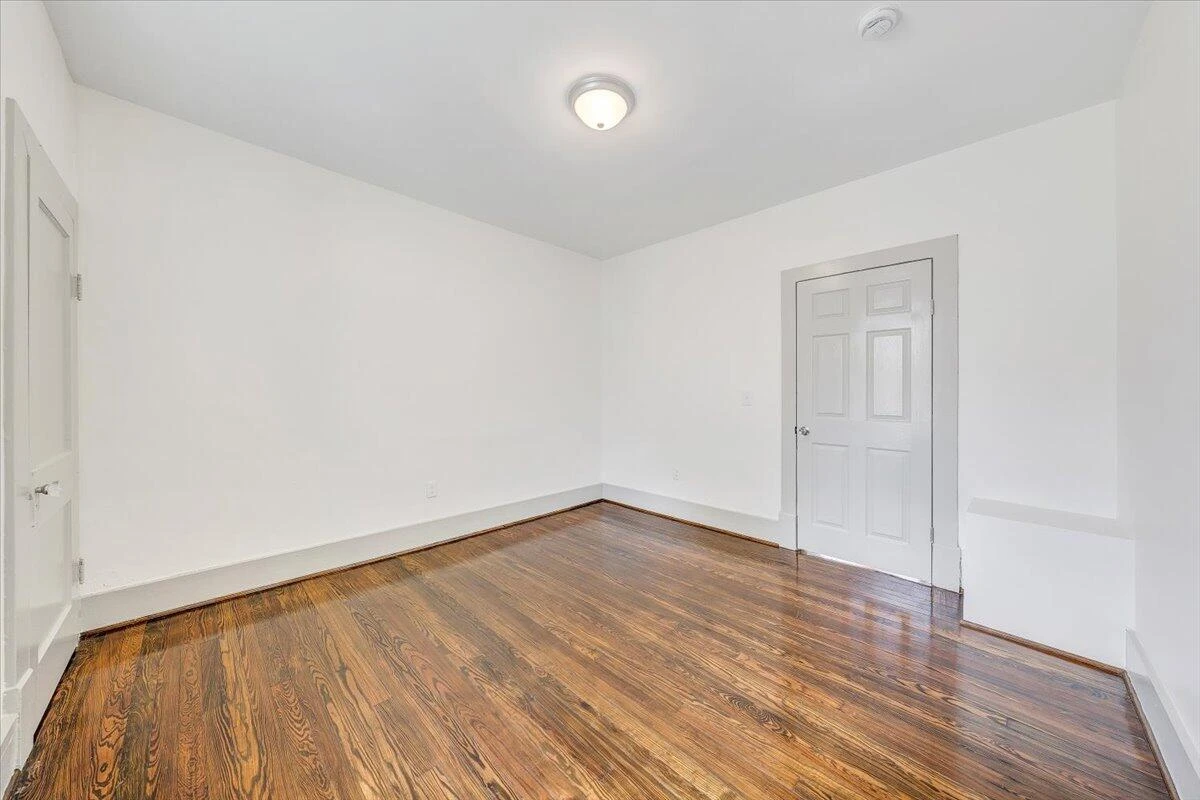 2429 Massachusetts AVE NW - Photo 12