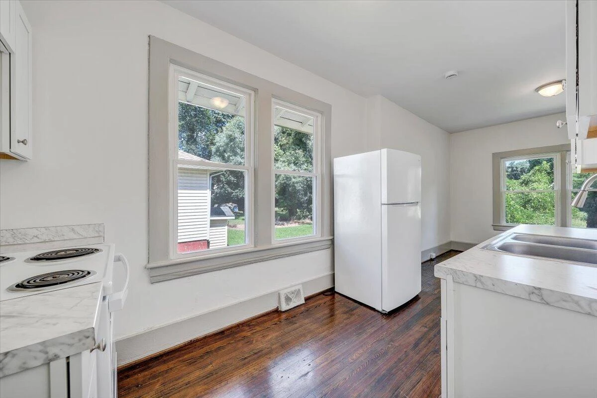 2429 Massachusetts AVE NW - Photo 13
