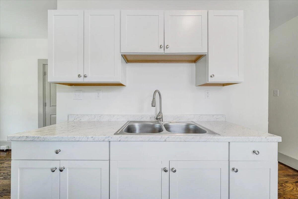 2429 Massachusetts AVE NW - Photo 14
