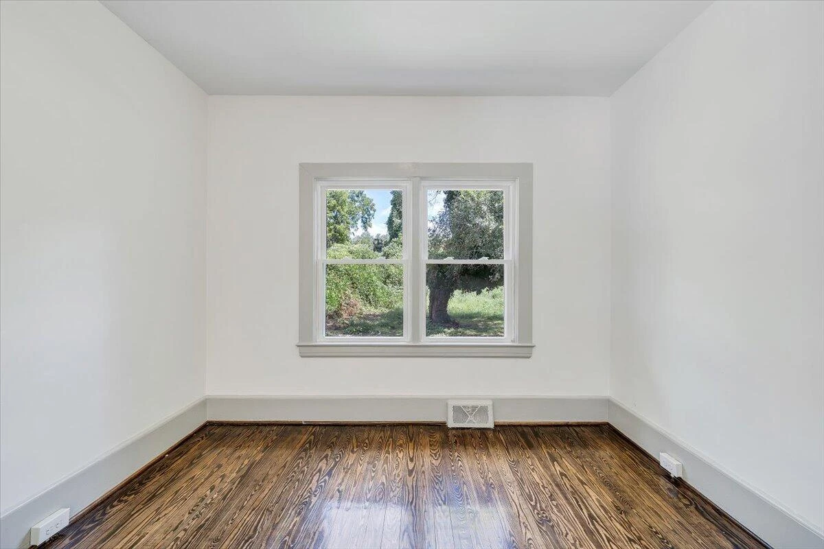 2429 Massachusetts AVE NW - Photo 17