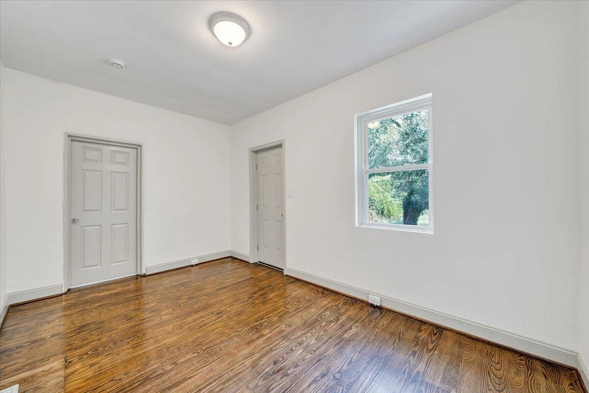 2429 Massachusetts AVE NW - Photo 22
