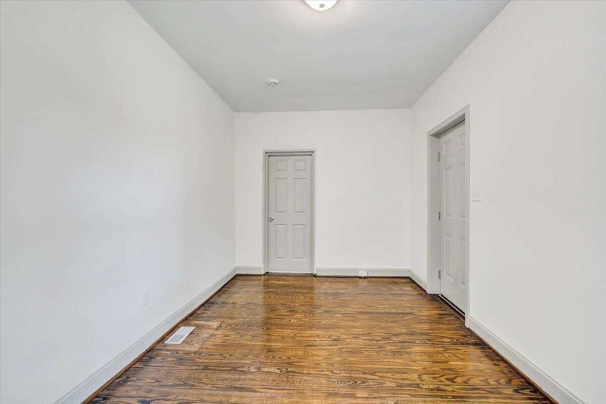 2429 Massachusetts AVE NW - Photo 23