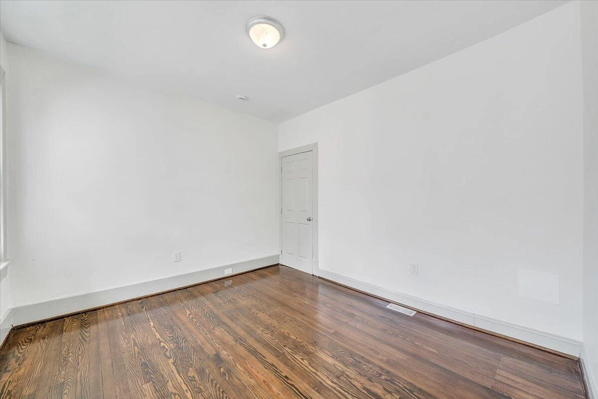 2429 Massachusetts AVE NW - Photo 24