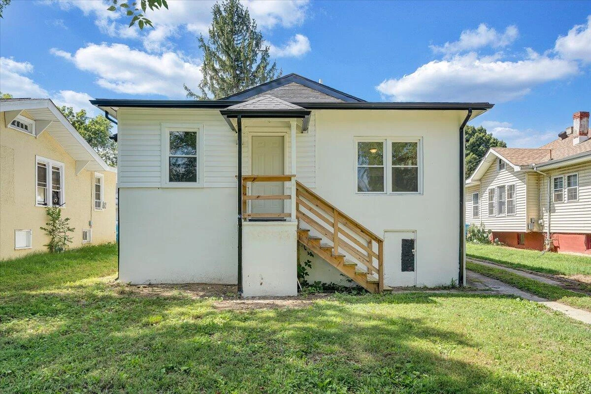 2429 Massachusetts AVE NW - Photo 30
