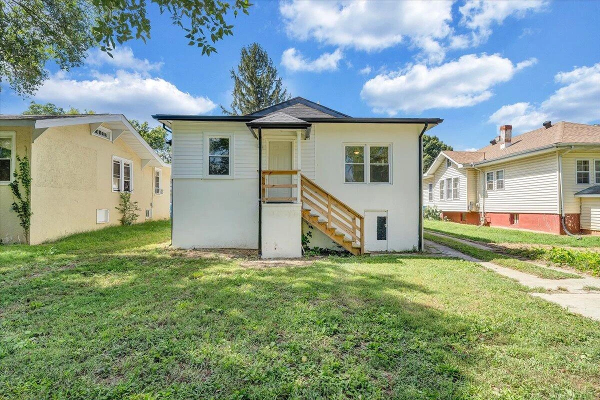 2429 Massachusetts AVE NW - Photo 31