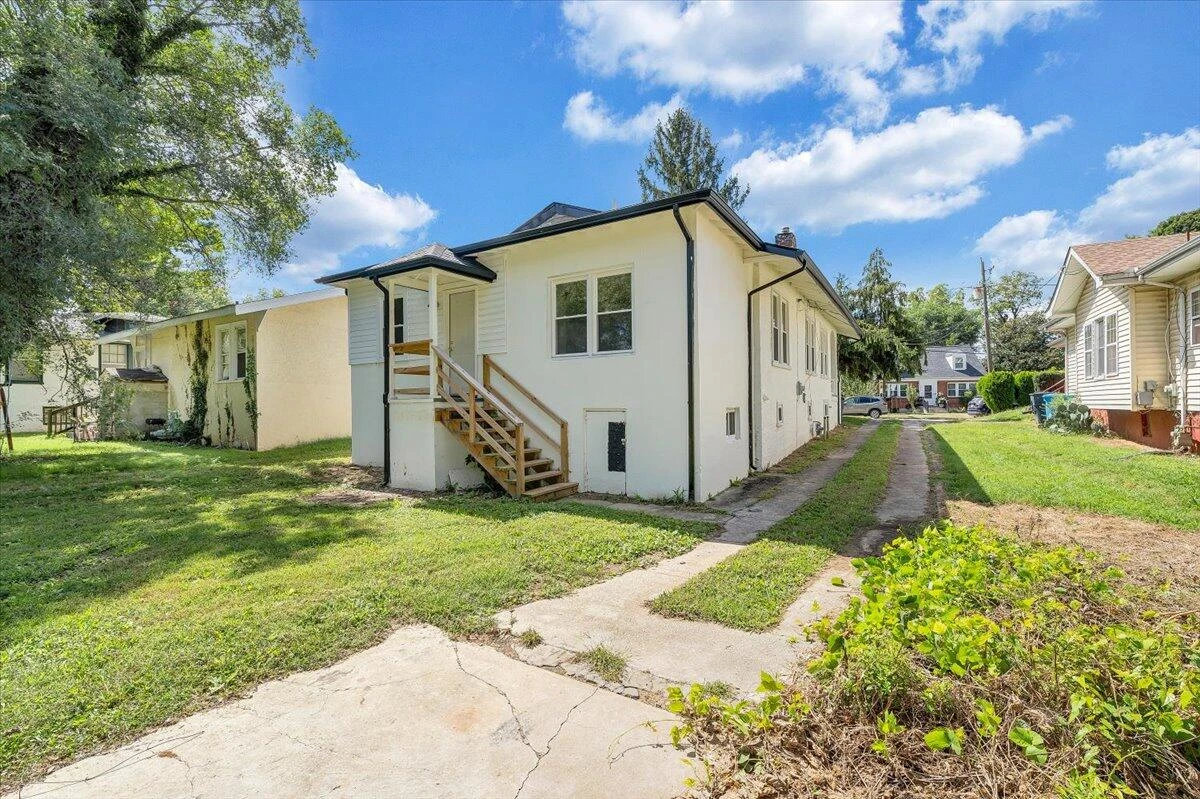 2429 Massachusetts AVE NW - Photo 33