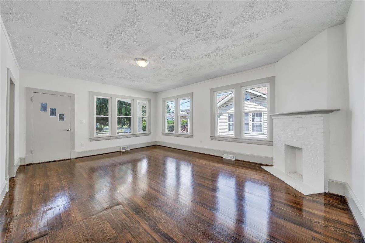 2429 Massachusetts AVE NW - Photo 6