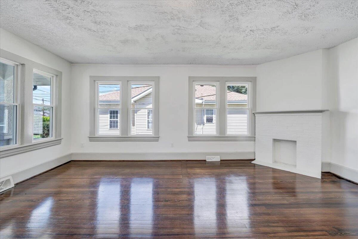 2429 Massachusetts AVE NW - Photo 7
