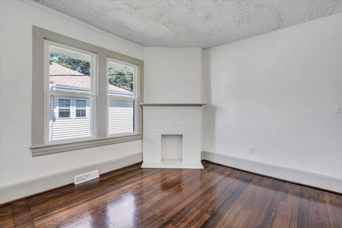 2429 Massachusetts AVE NW - Photo 8