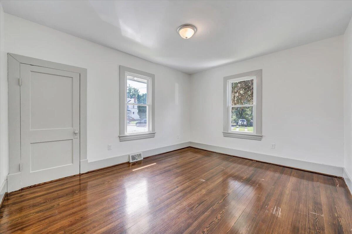 2429 Massachusetts AVE NW - Photo 9
