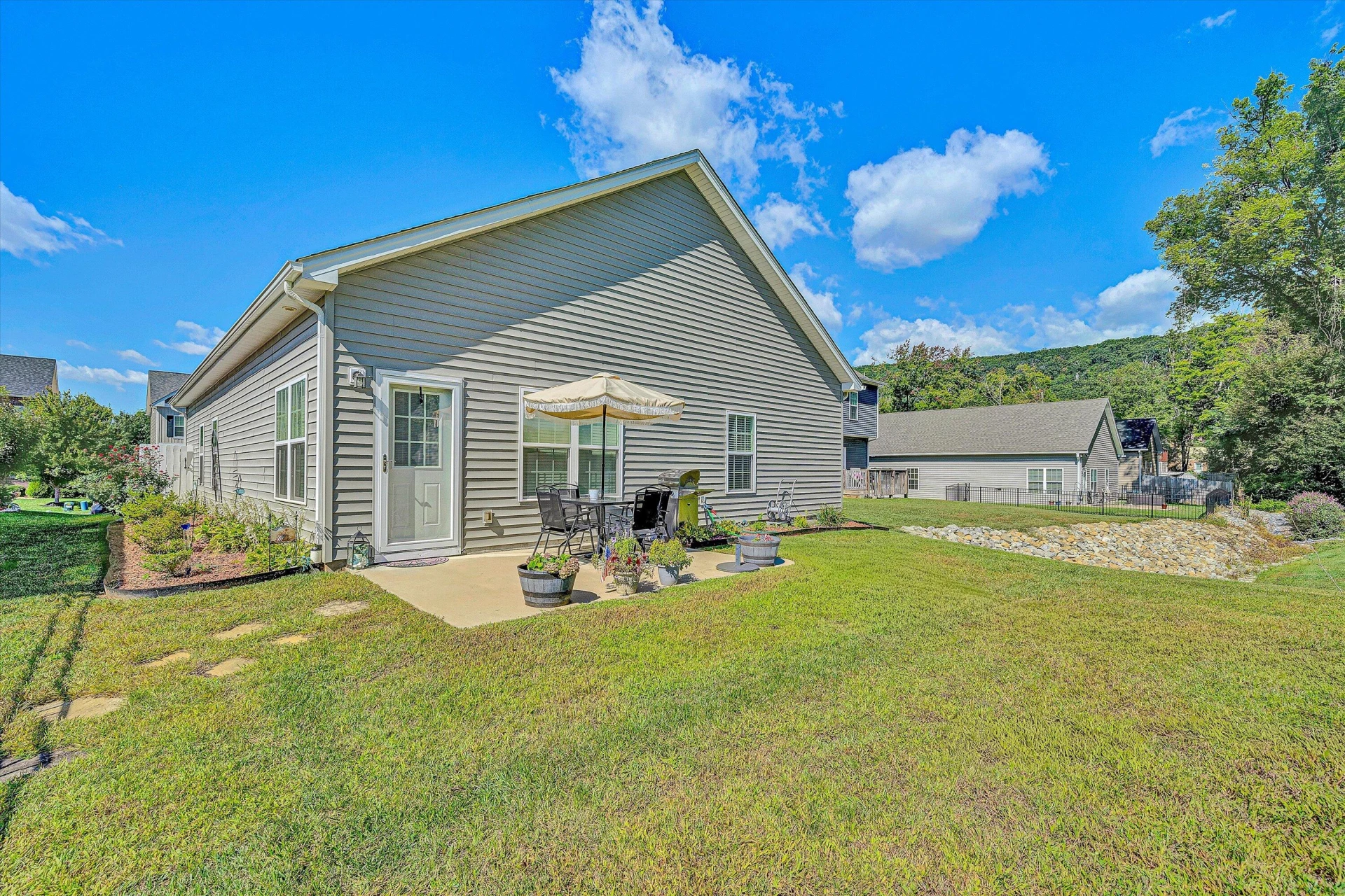 8355 Leighburn DR - Photo 28