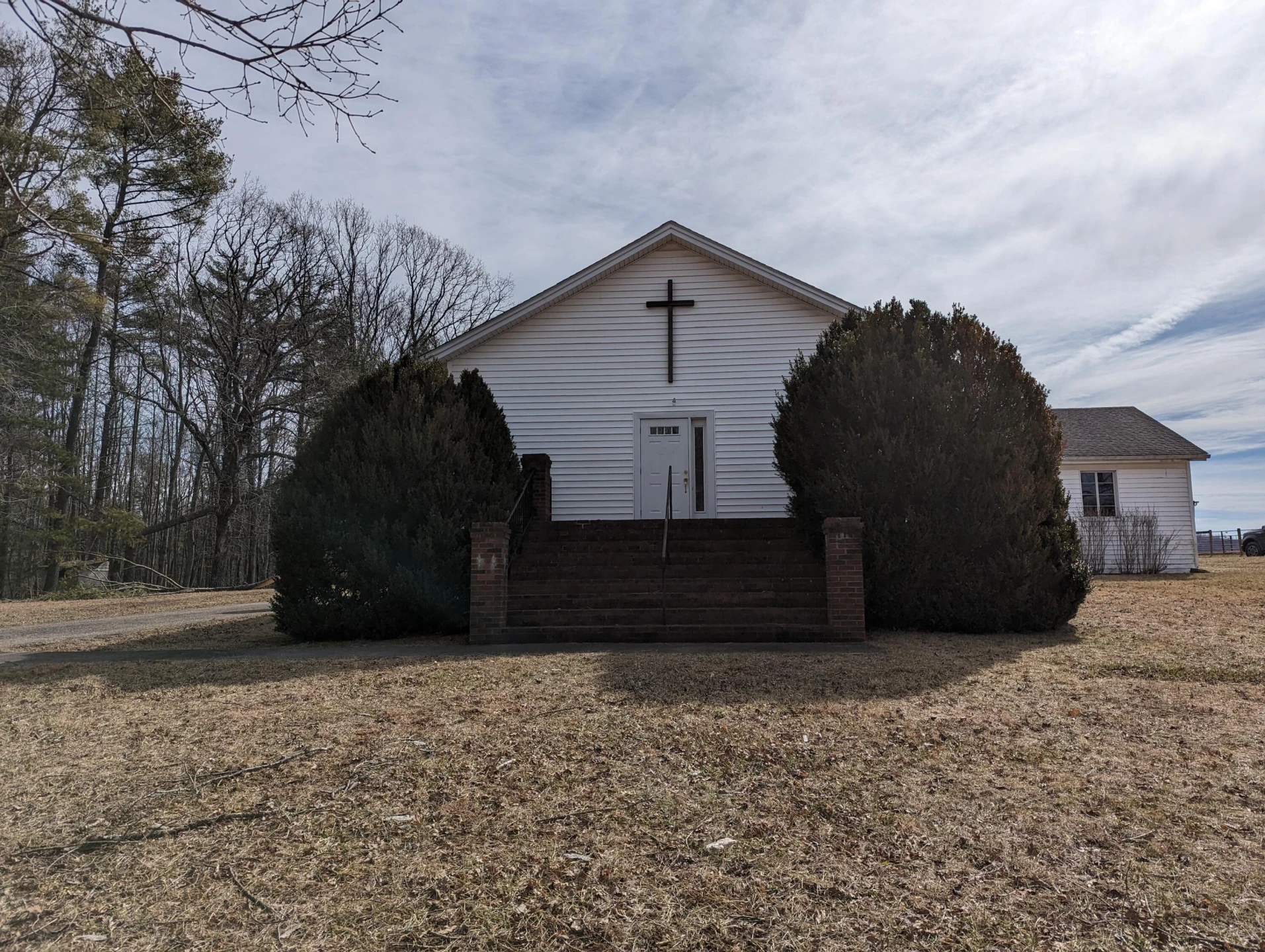 2820 Sawmill RD - Photo 2
