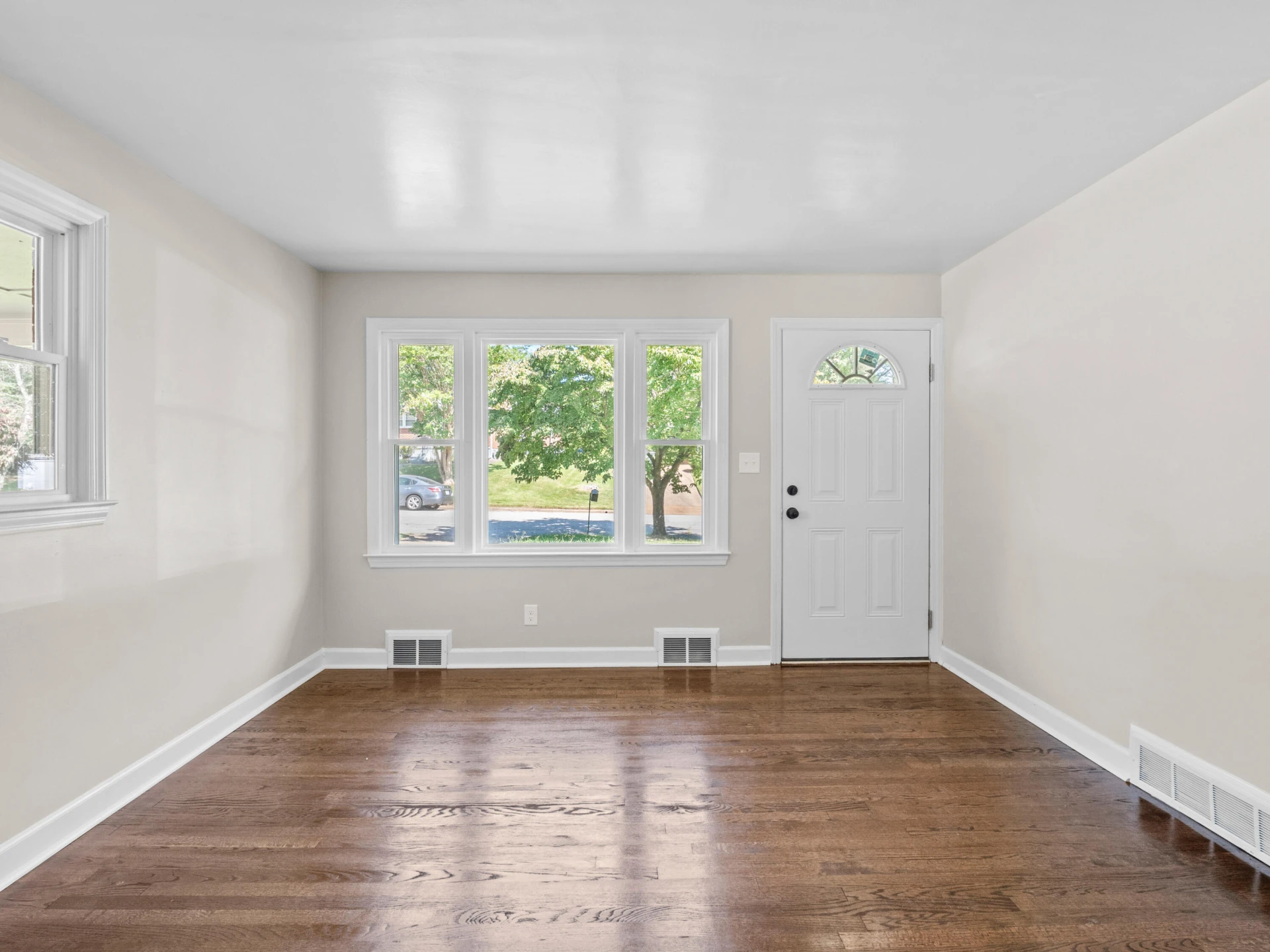 118 Burwood PL - Photo 7