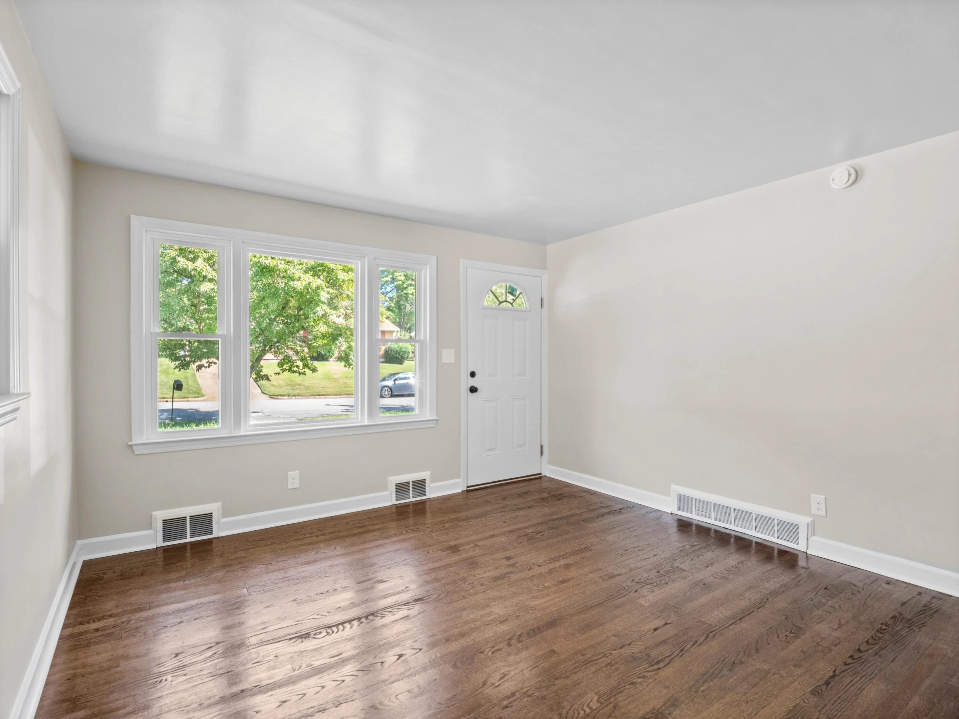 118 Burwood PL - Photo 8