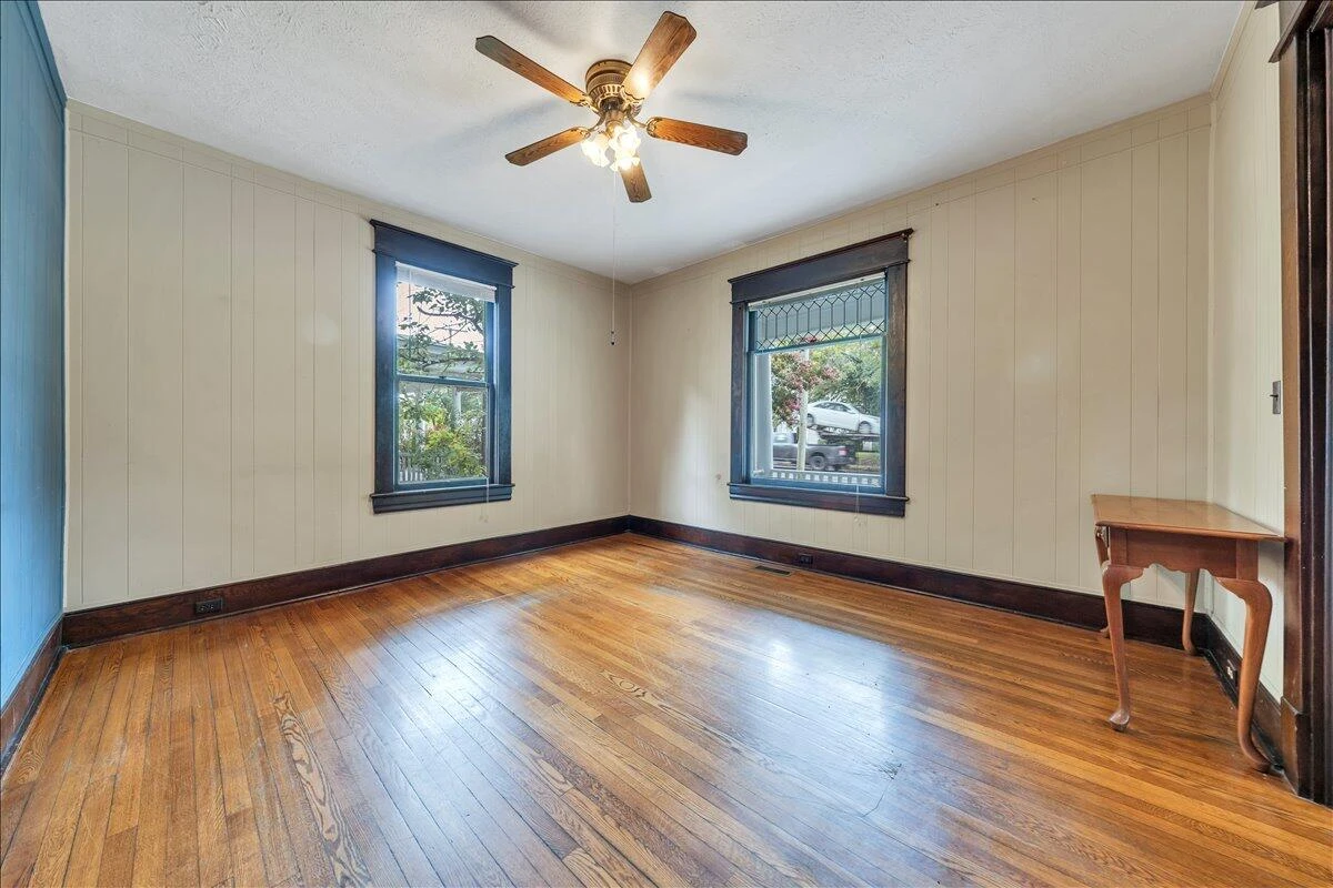 429 Elm AVE SW - Photo 12