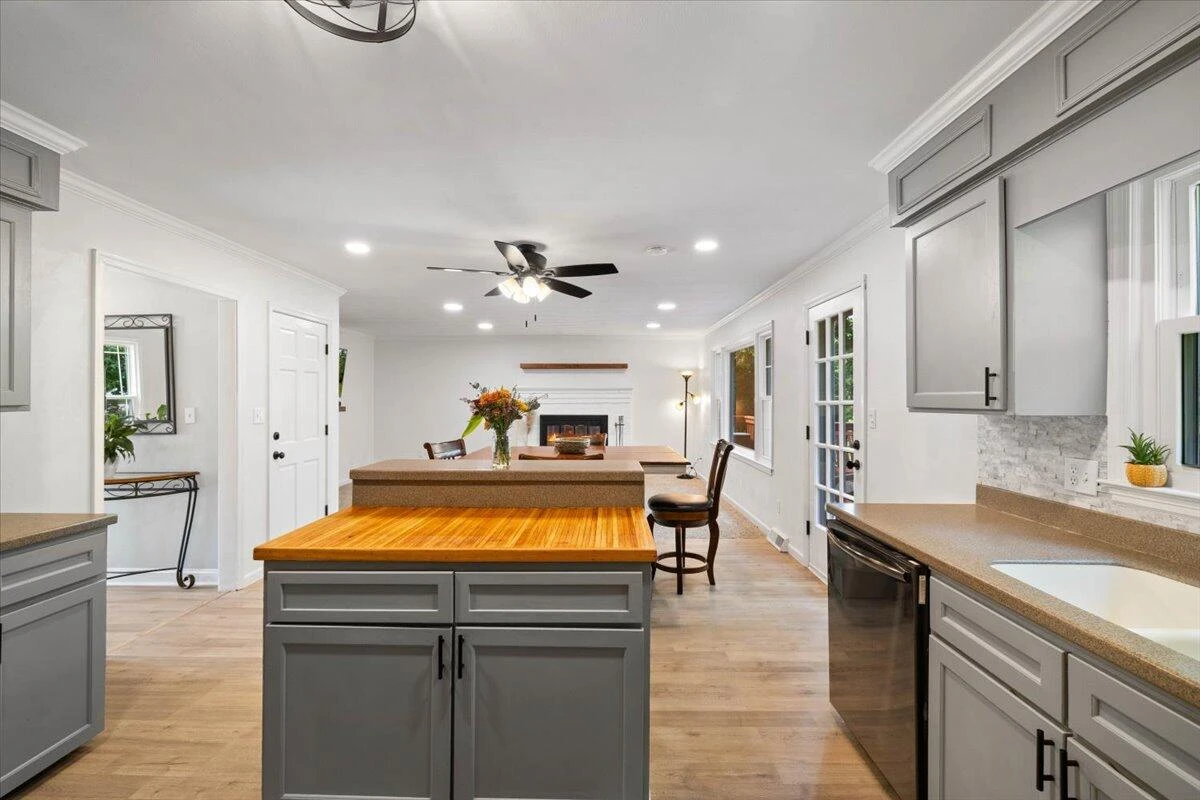 3337 Hollyfield CIR - Photo 10