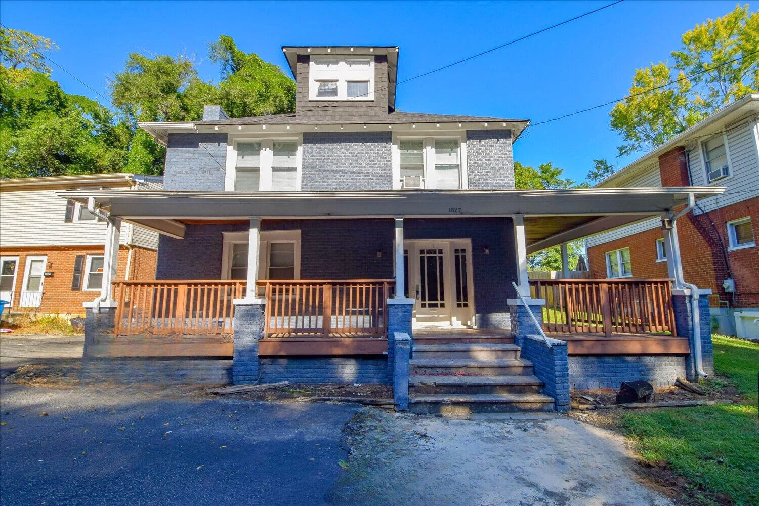 1327 Main ST SW