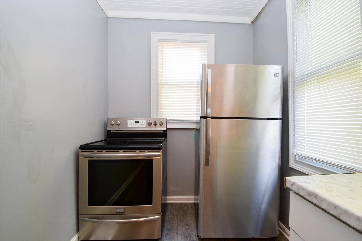 1327 Main ST SW - Photo 10