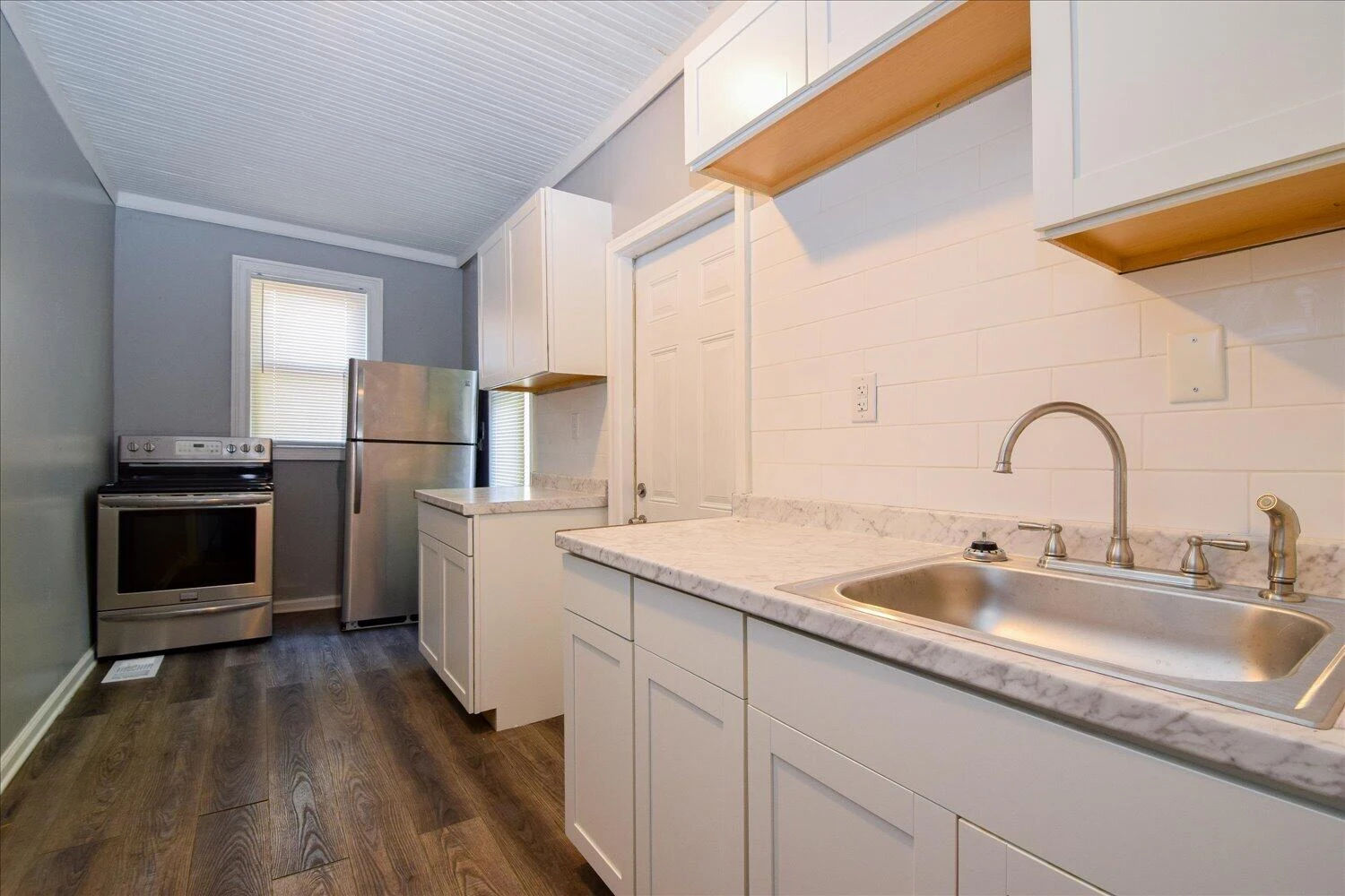 1327 Main ST SW - Photo 11