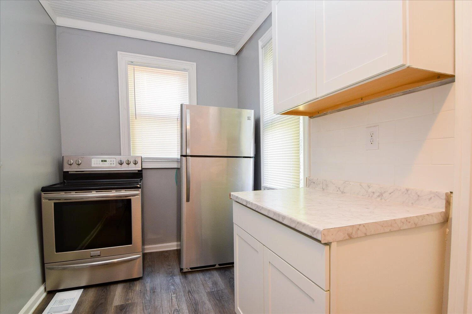 1327 Main ST SW - Photo 12
