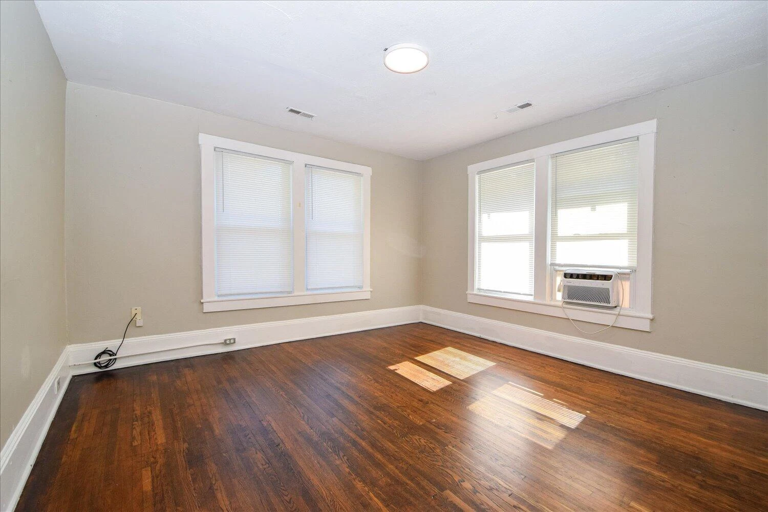 1327 Main ST SW - Photo 14