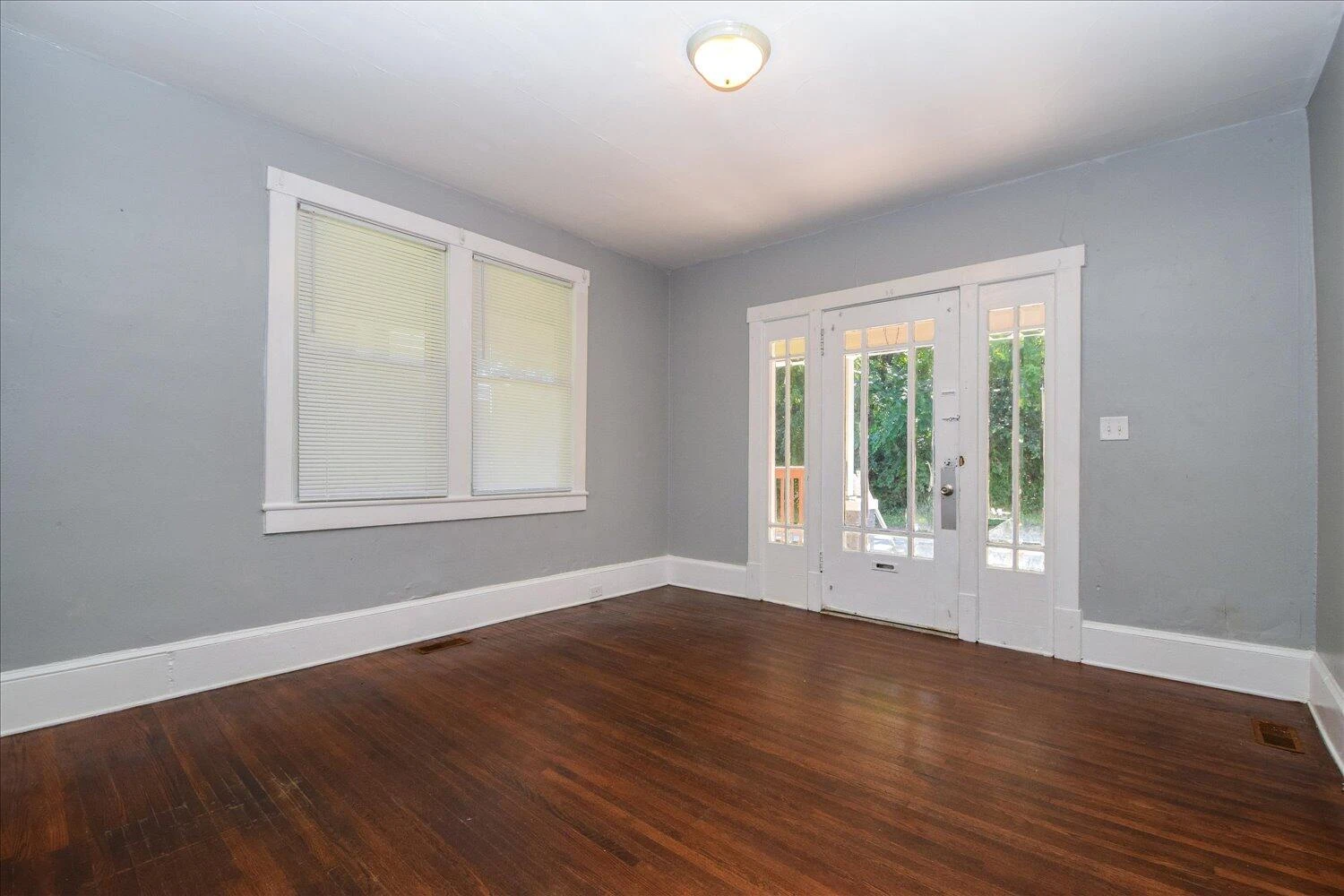 1327 Main ST SW - Photo 5