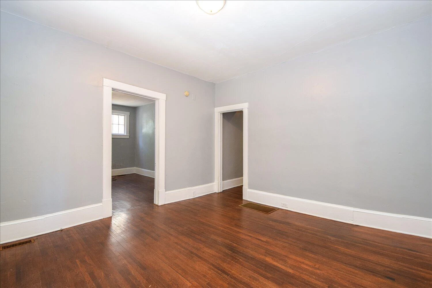 1327 Main ST SW - Photo 6