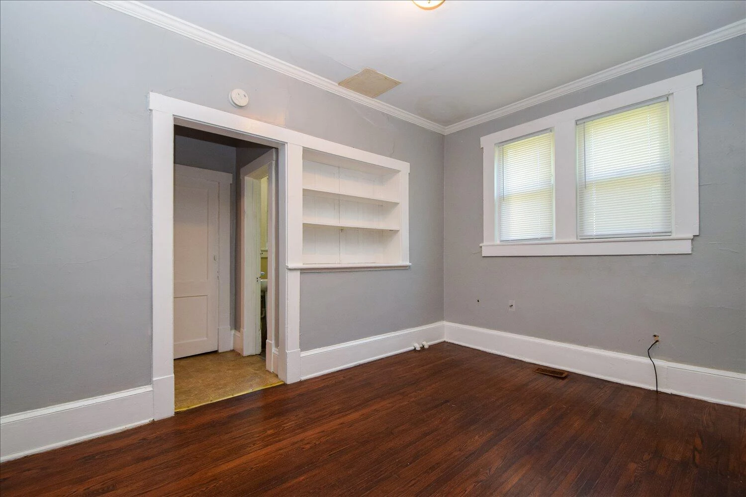 1327 Main ST SW - Photo 8