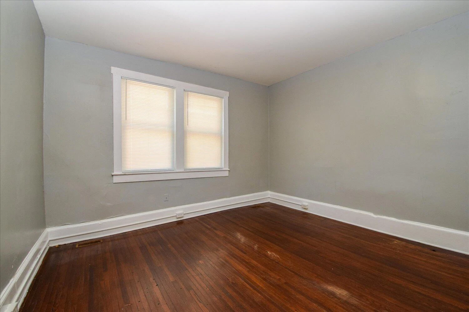 1327 Main ST SW - Photo 9
