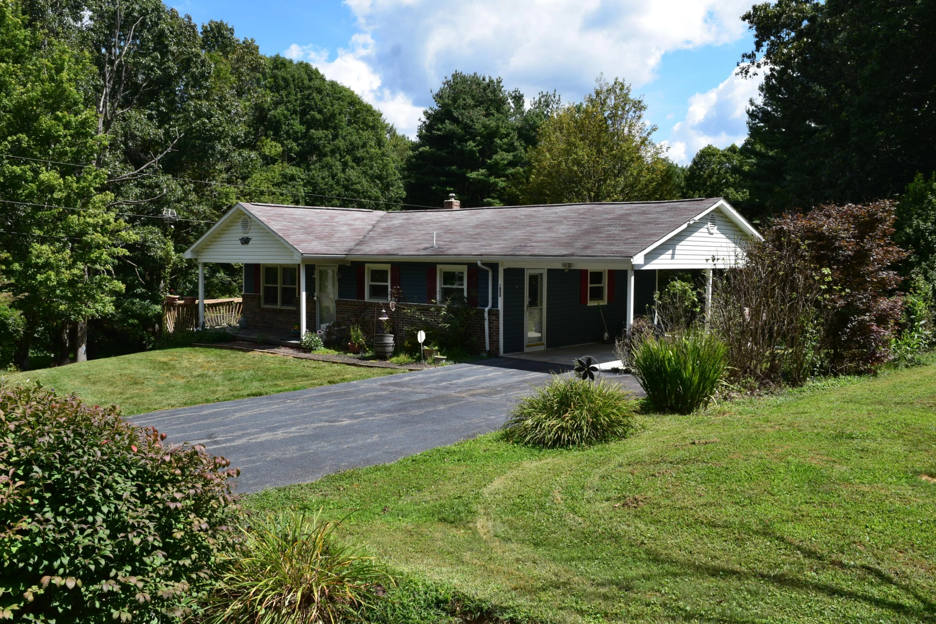 1890 Beaver Creek RD NW - Photo 2
