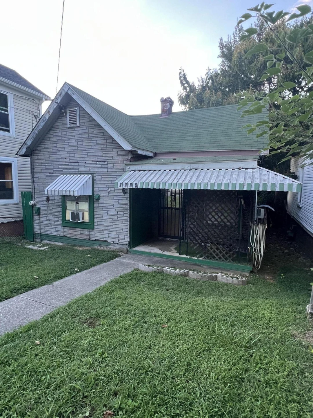 1124 Tazewell AVE SE - Photo 2