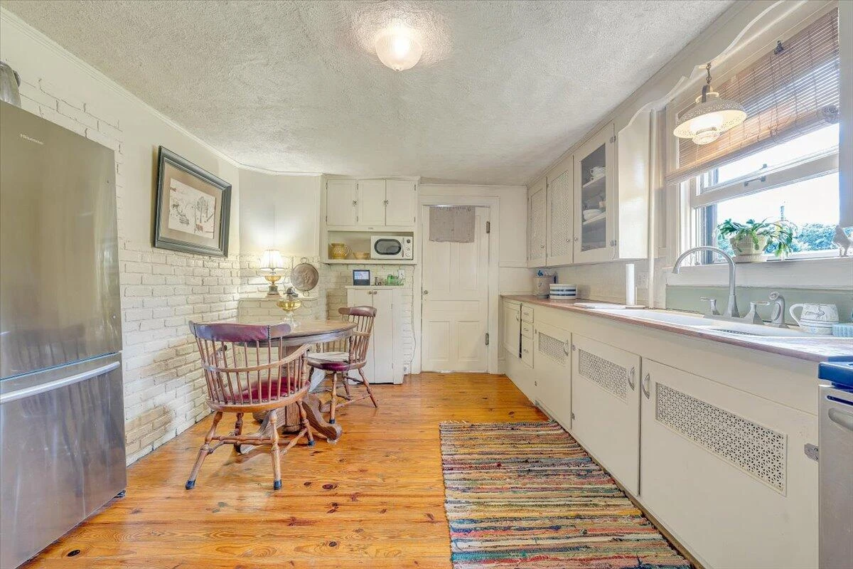 135 13th ST - Photo 17
