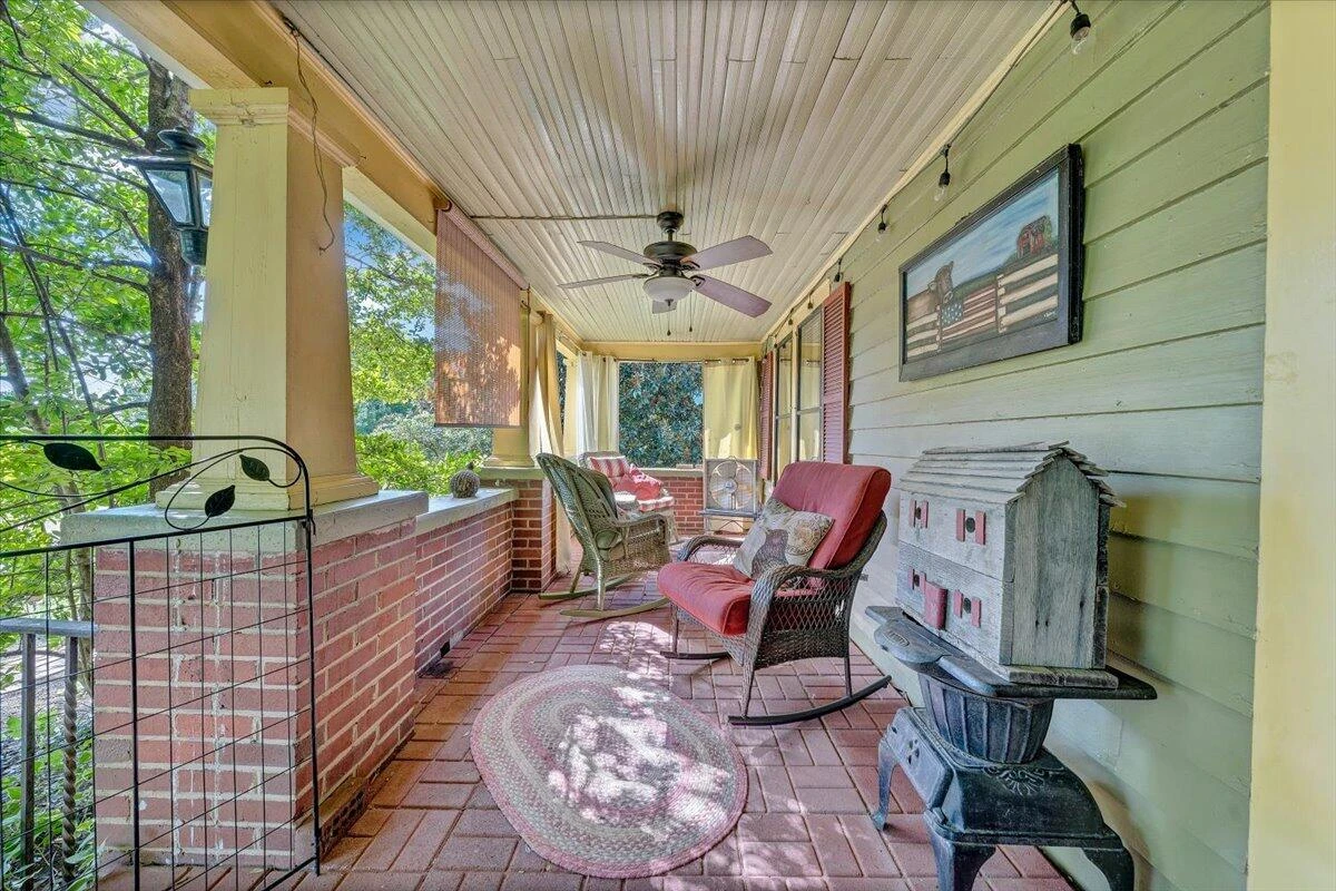 135 13th ST - Photo 33
