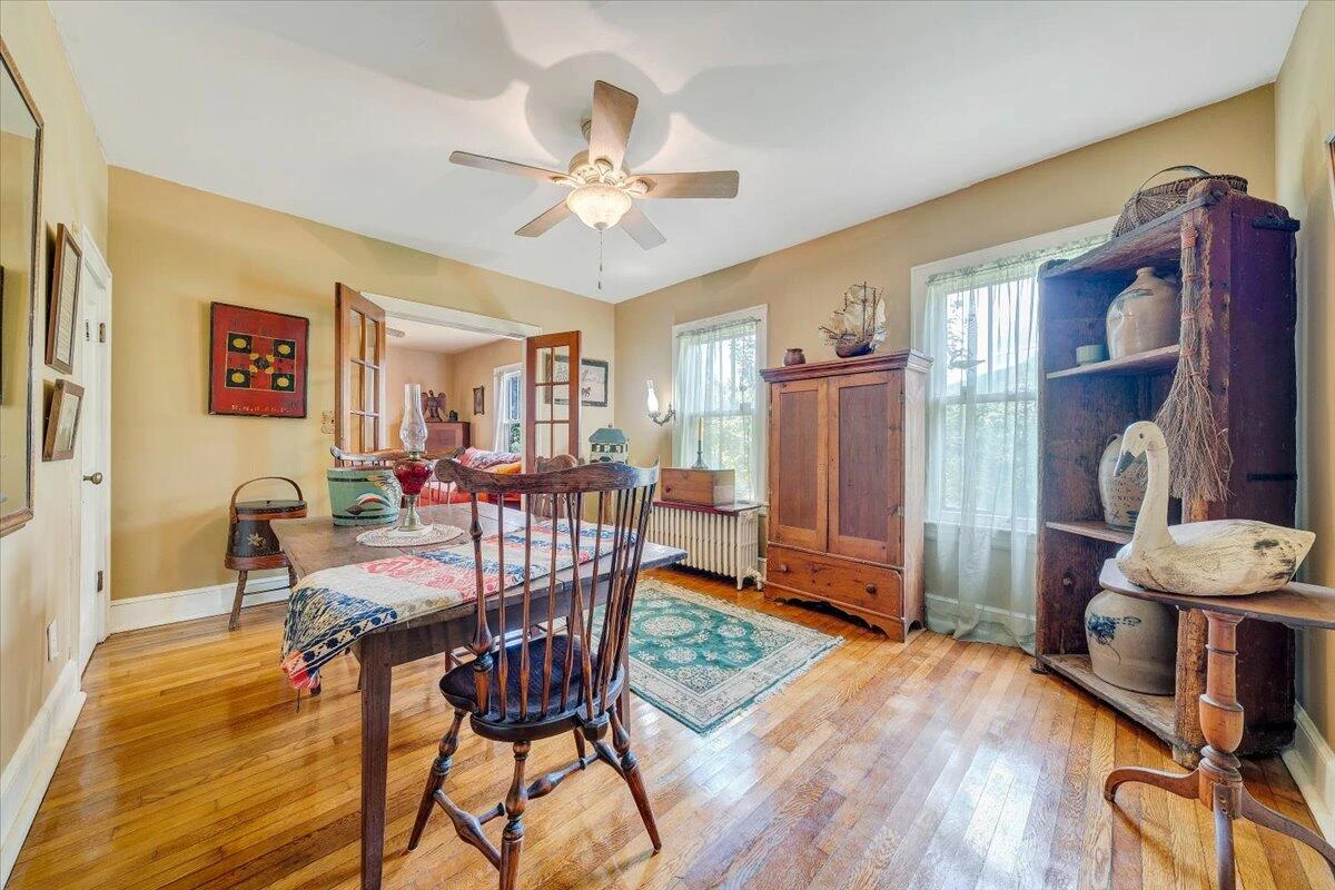 135 13th ST - Photo 9