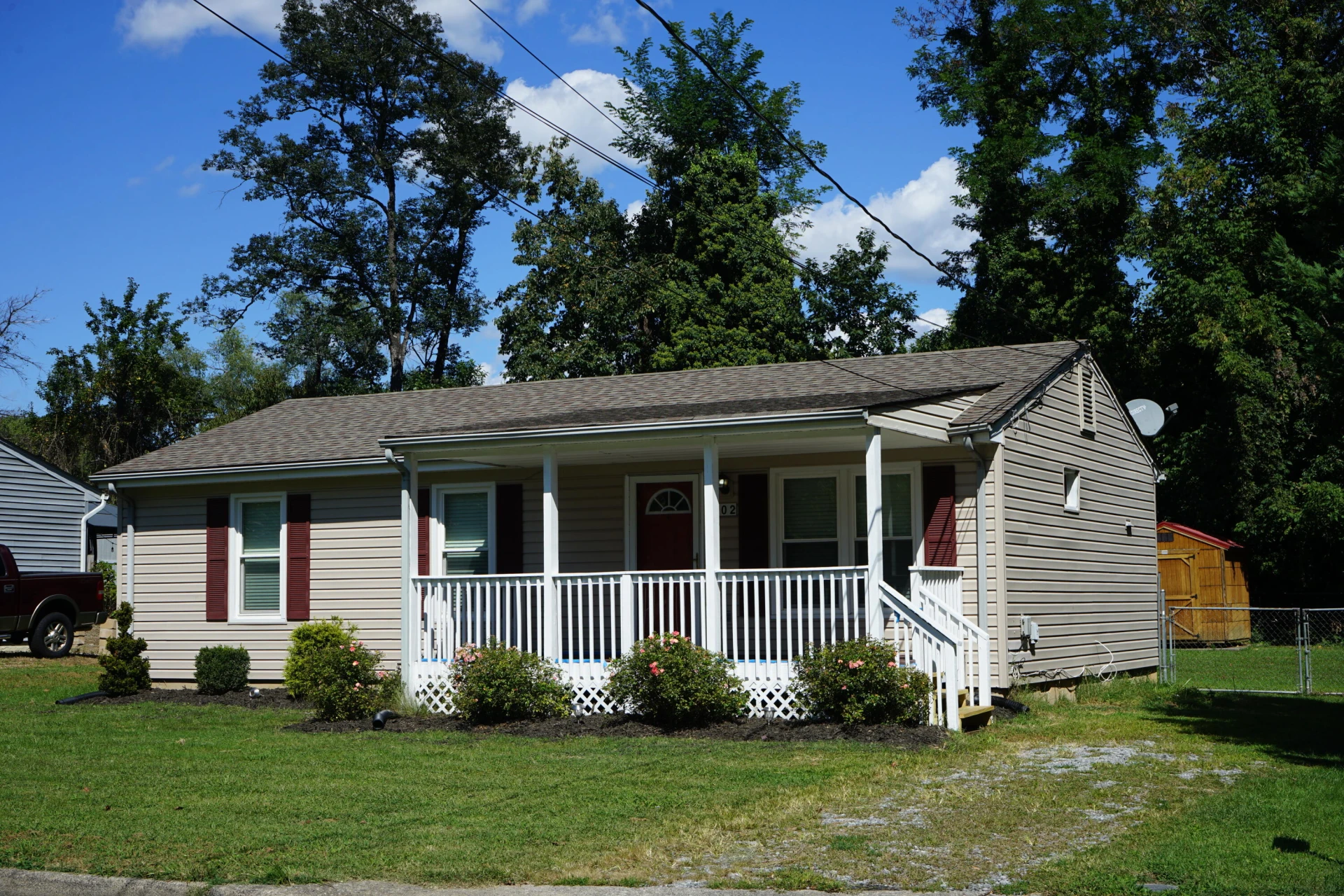 102 Ross ST - Photo 2