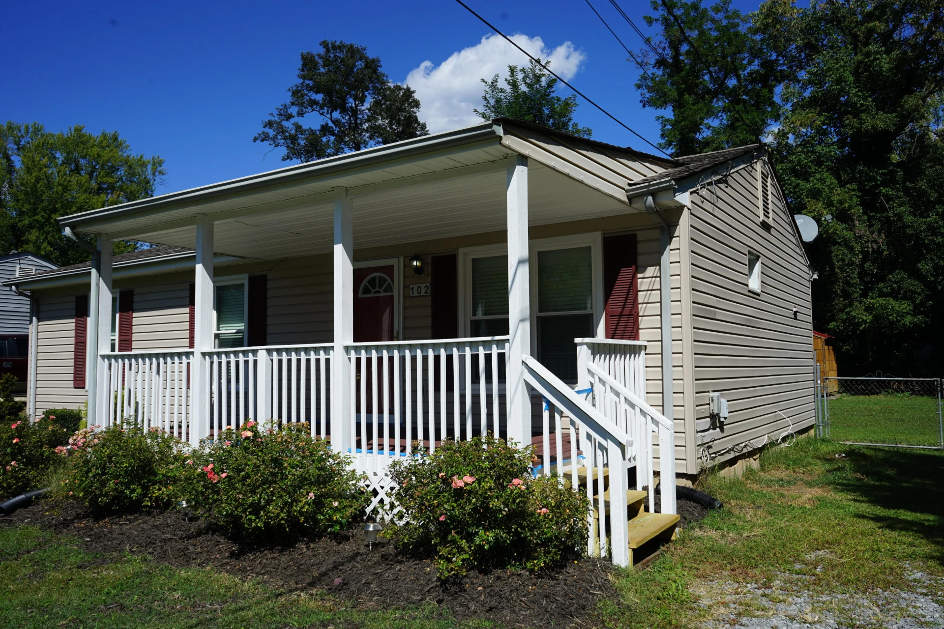 102 Ross ST - Photo 3