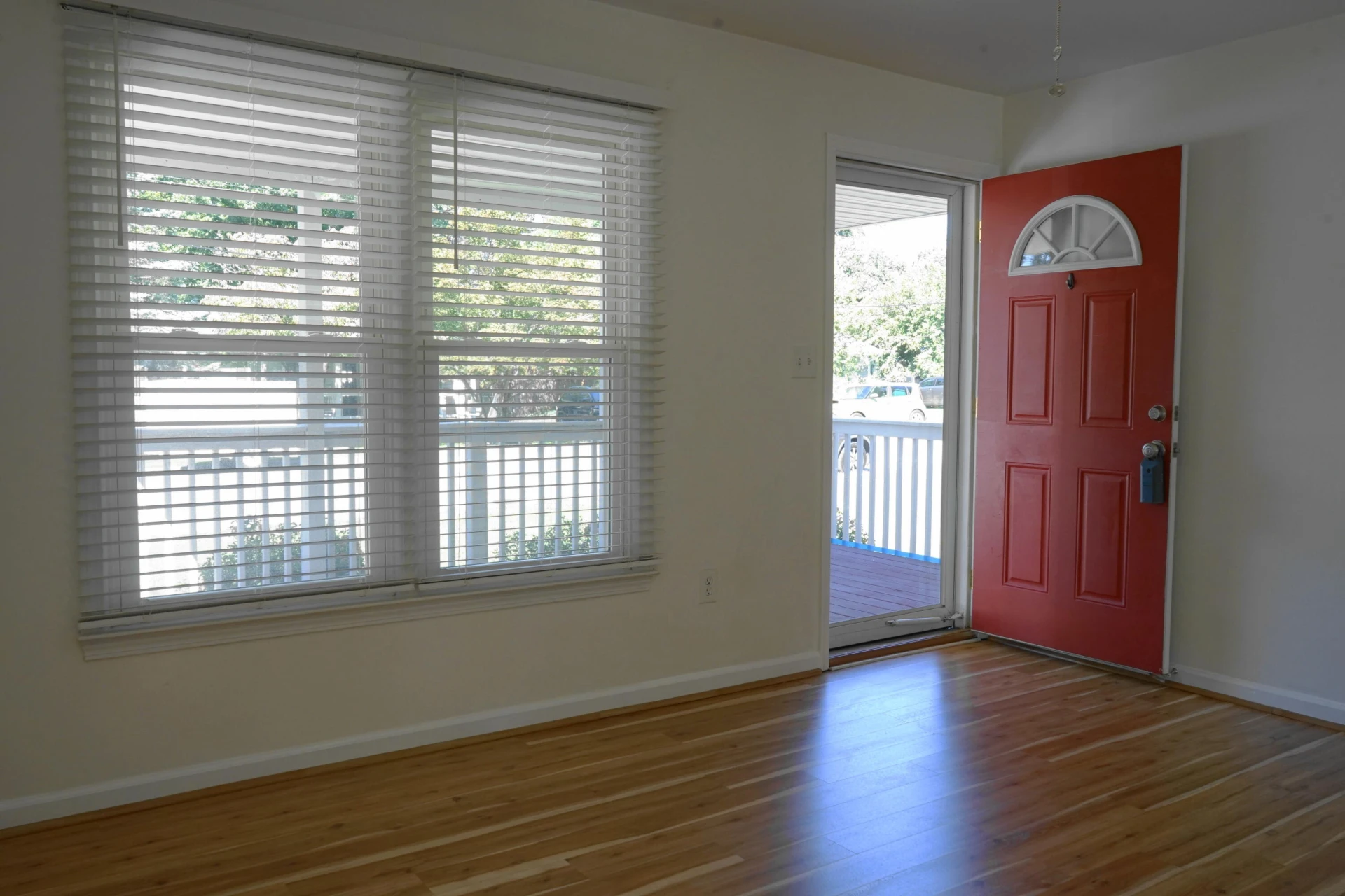 102 Ross ST - Photo 4