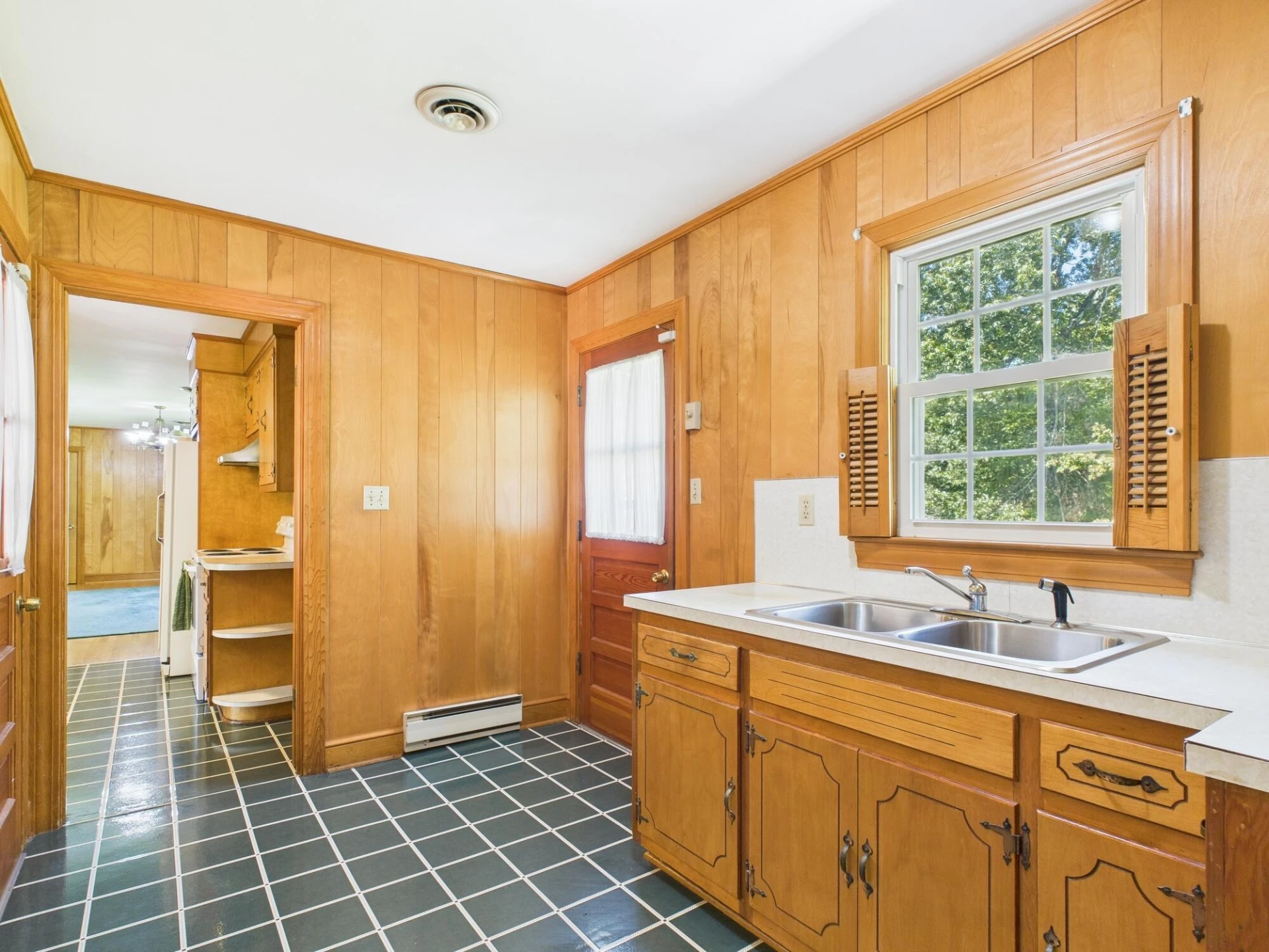 423 Woodland DR - Photo 7