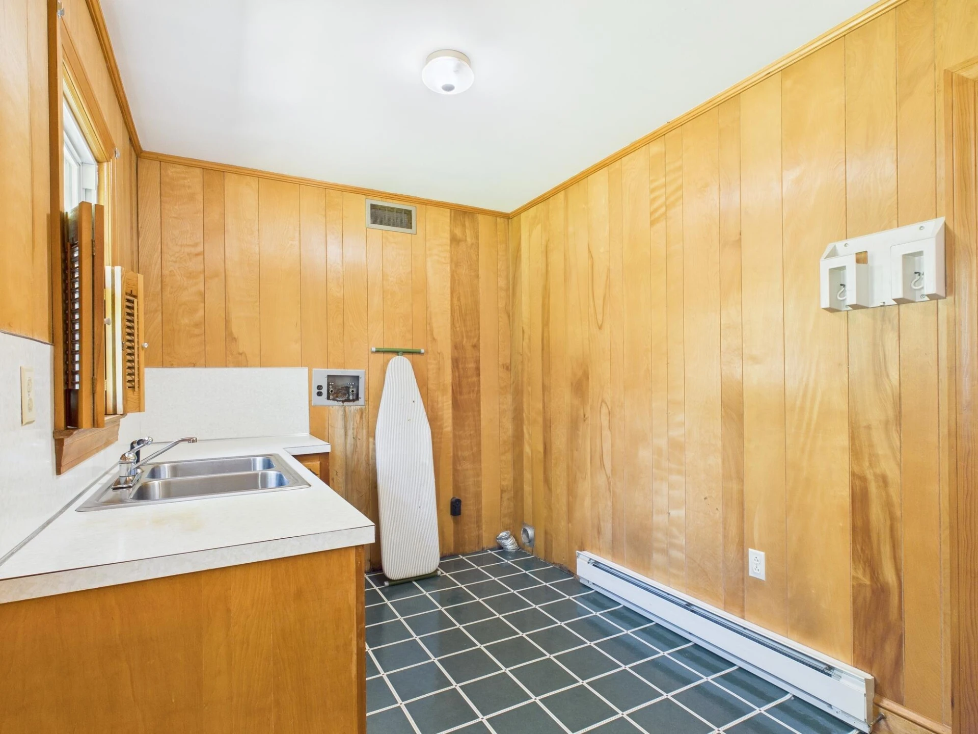 423 Woodland DR - Photo 8