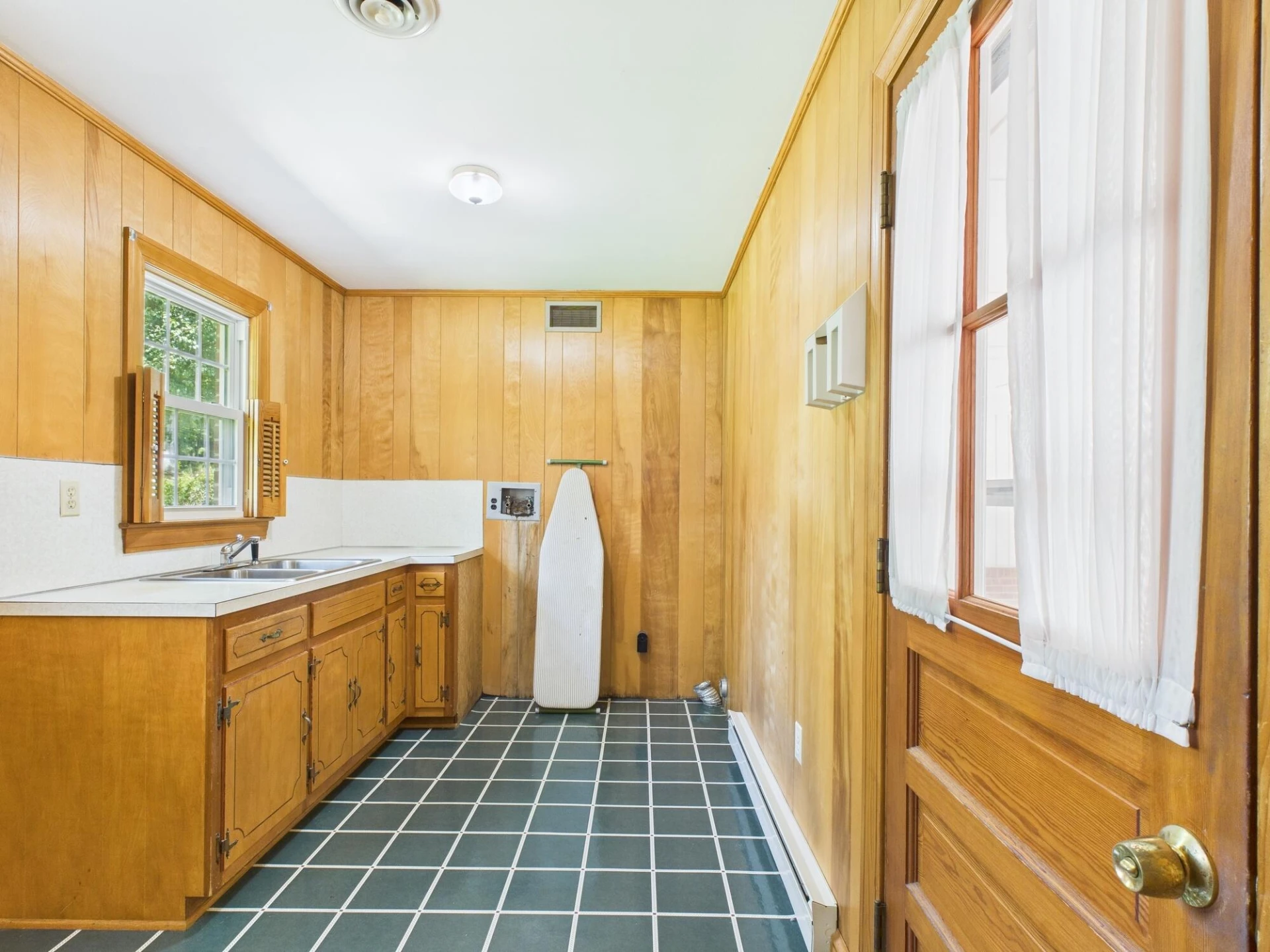 423 Woodland DR - Photo 9