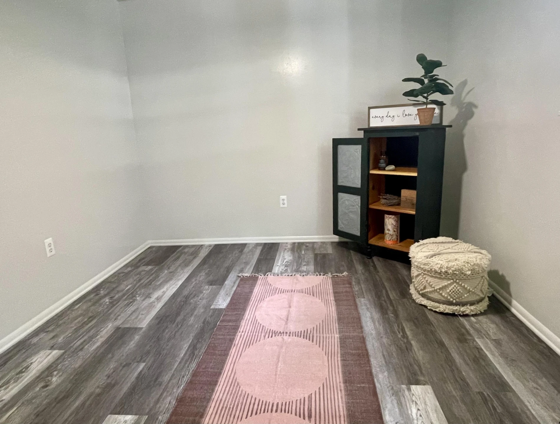 205 Forestview CIR - Photo 3