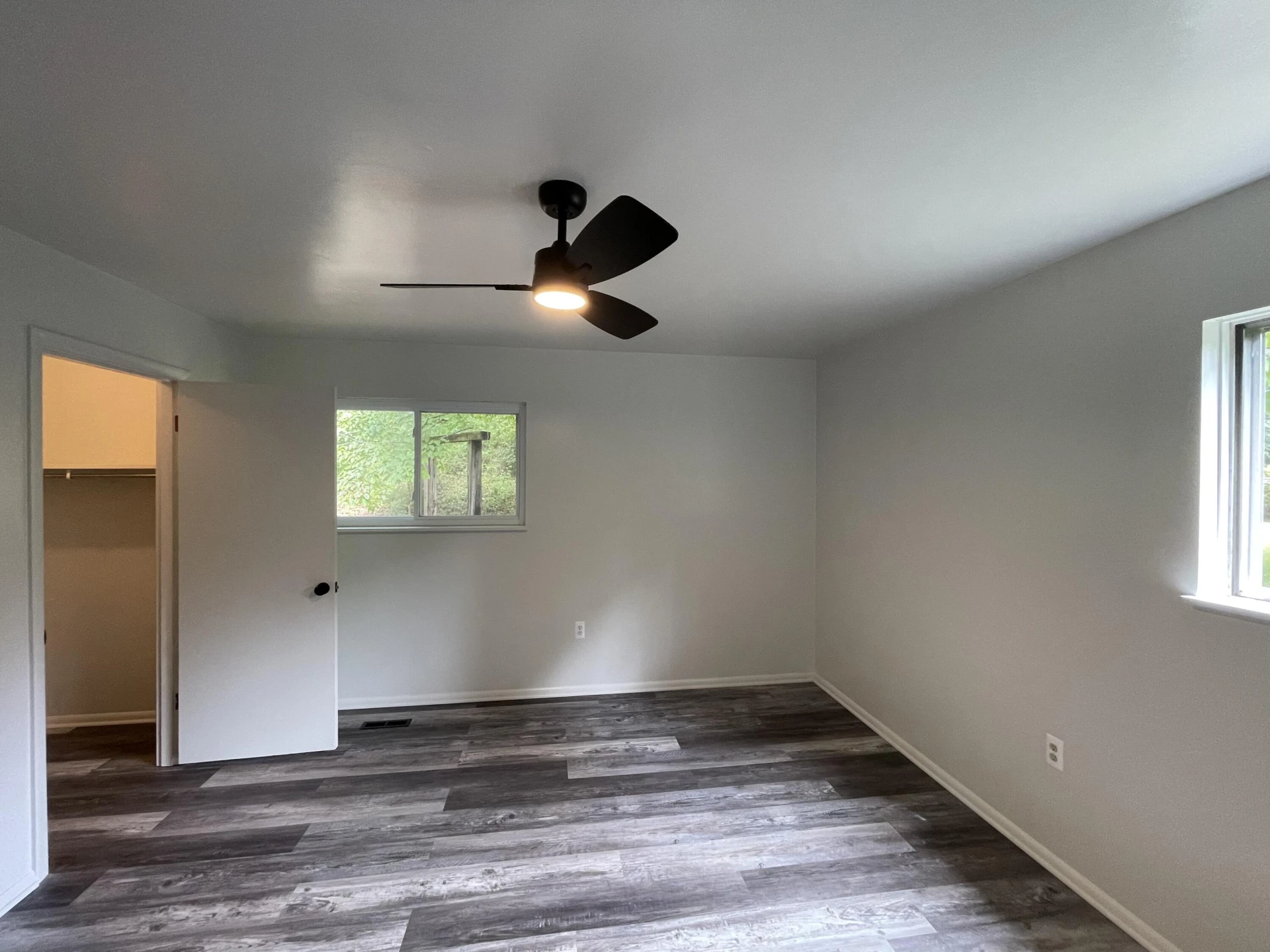 205 Forestview CIR - Photo 46