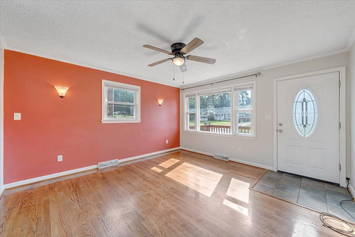 2132 Ellison AVE - Photo 3
