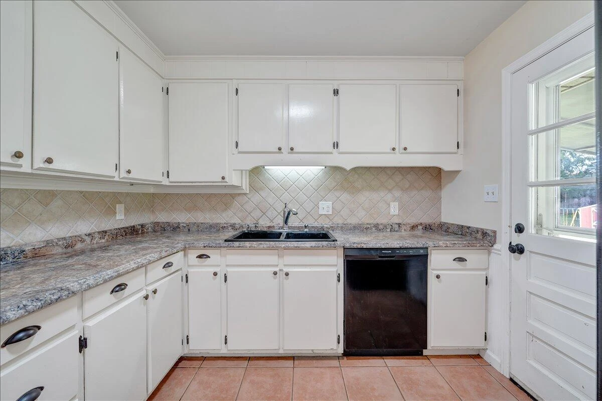 2132 Ellison AVE - Photo 9