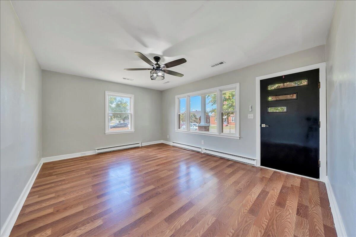 1649 Padbury AVE SE - Photo 3