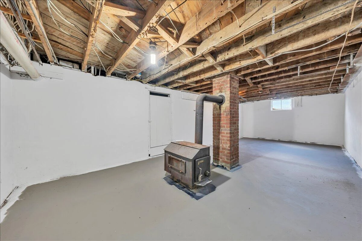 1649 Padbury AVE SE - Photo 32