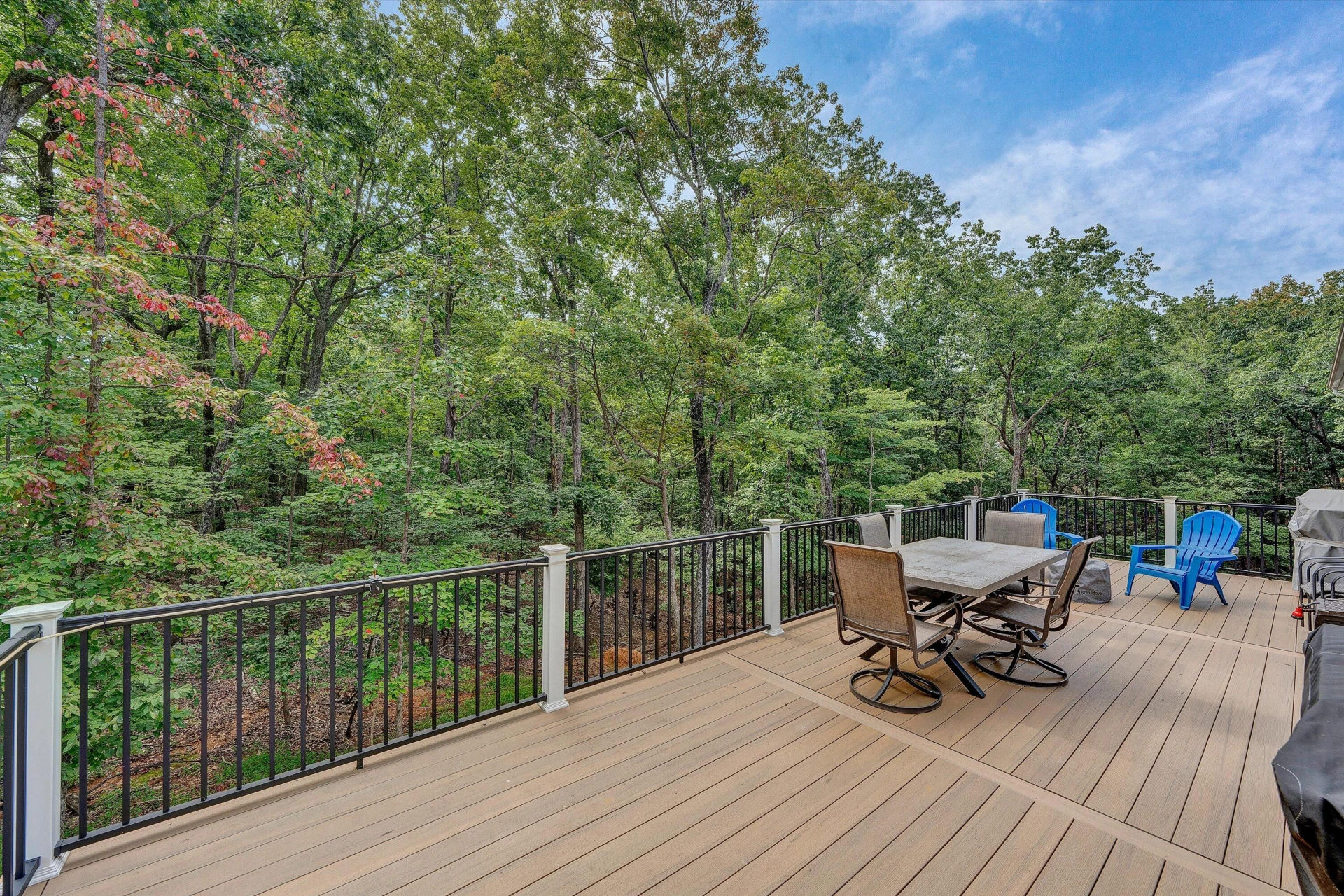205 Deerwood DR - Photo 16