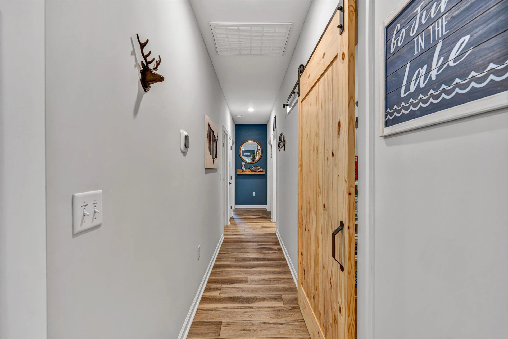 205 Deerwood DR - Photo 18